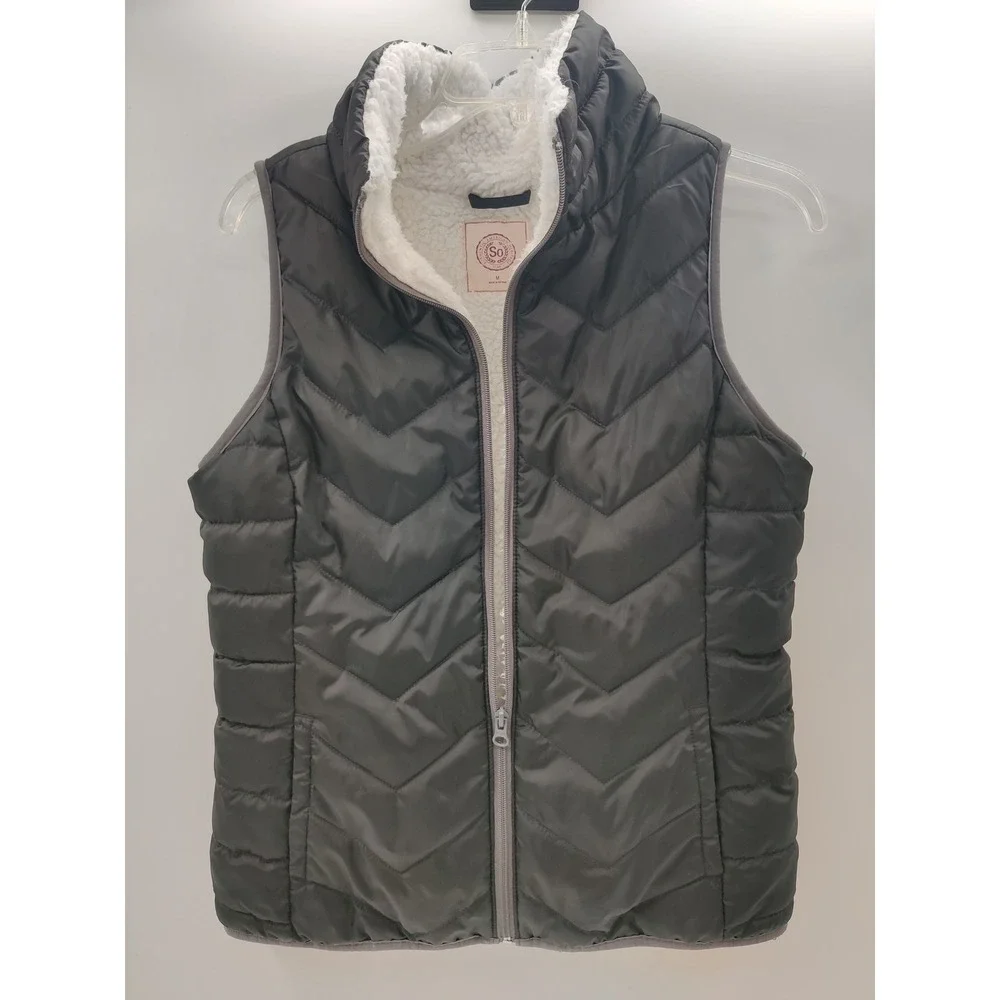 SO Womens Chevron Quilted Puffer Vest Gray Faux Fur Sherpa Lined Size M Zip Up